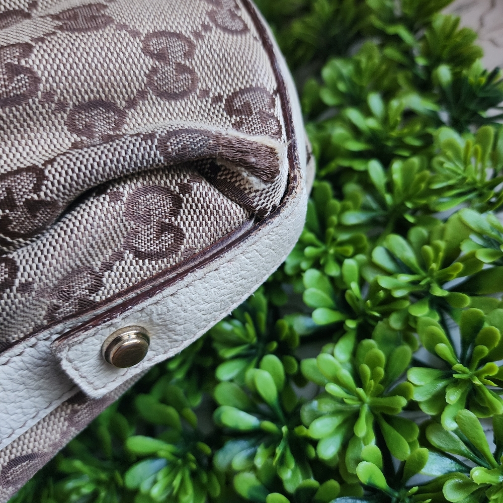 Gucci GG Canvas Medium Abbey Shoulder Bag - Picture 7 of 15